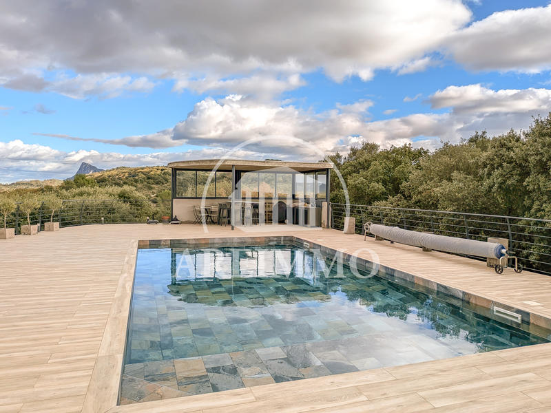 Maison - 210 m² - 8 pièces