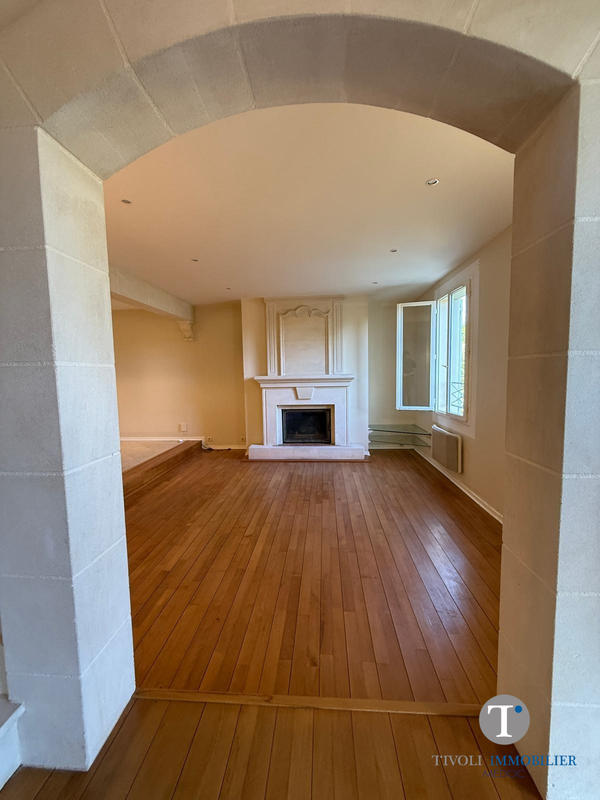 Maison - 237 m² - 8 pièces