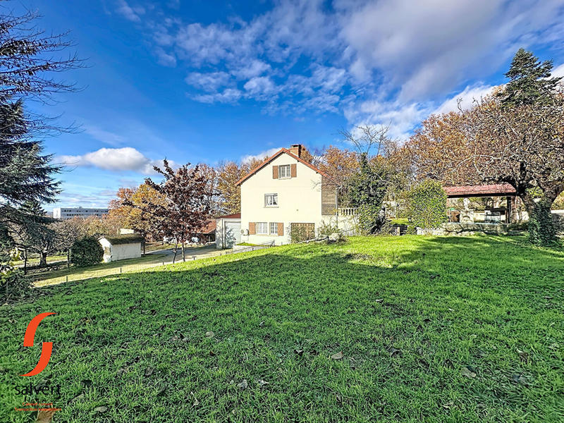 Maison - 215 m² - 7 pièces