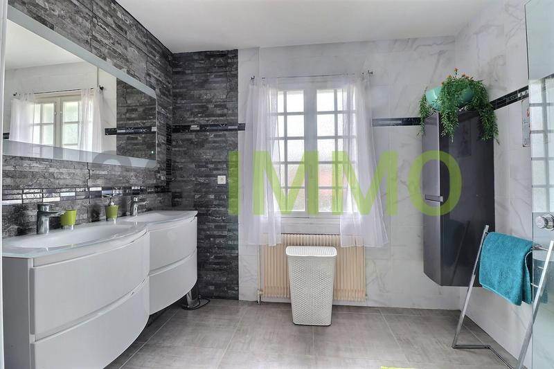 Maison - 151 m² - 7 pièces