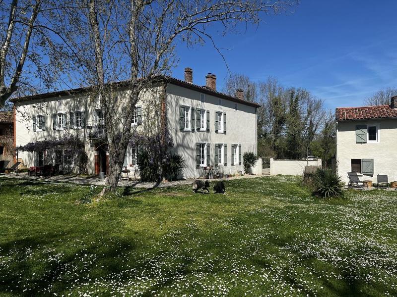 Propriété - 570 m² - 20 pièces