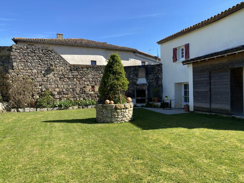 Maison - 382 m² - 10 pièces