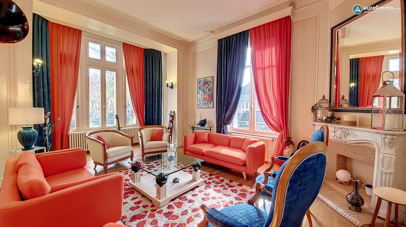 Maison - 285 m² - 9 pièces