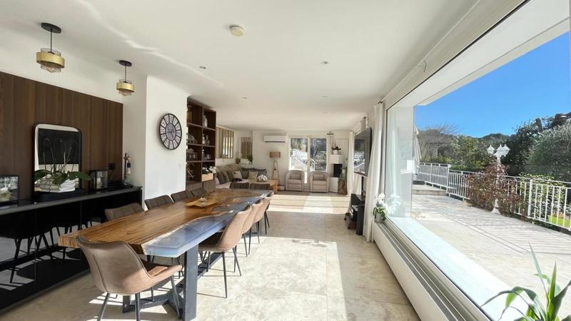 Maison - 224 m² - 8 pièces