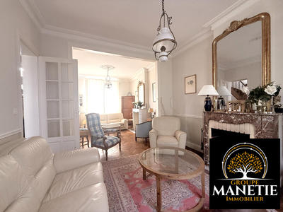 Maison - 248 m² - 11 pièces