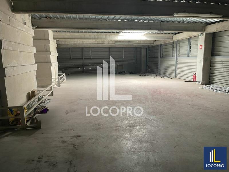 Local d'activité / Entrepôt - 1 200 m²