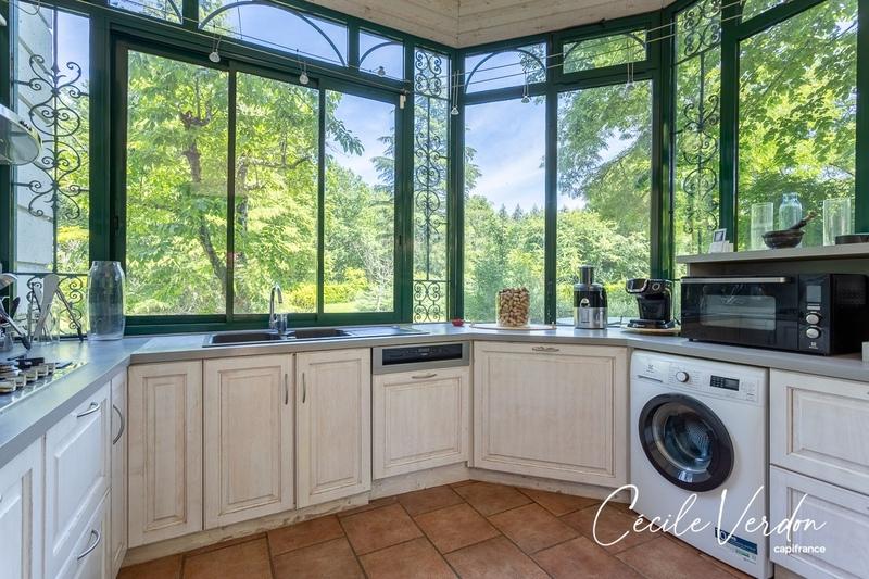 Propriété - 280 m² - 10 pièces