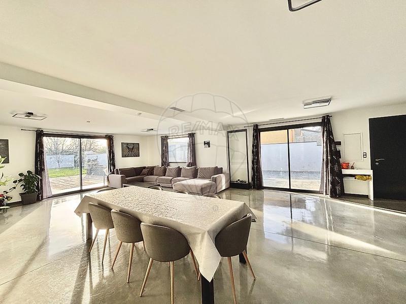 Maison - 262 m² - 6 pièces