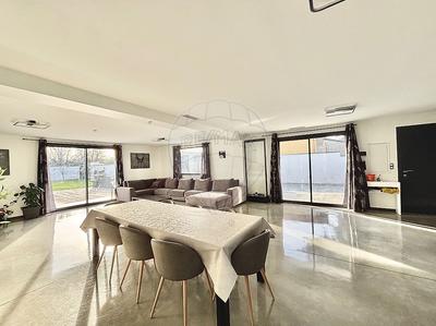 Maison - 262 m² - 6 pièces