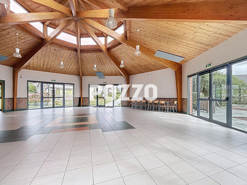 Maison - 394 m² - 16 pièces