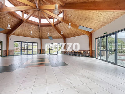 Maison - 394 m² - 16 pièces