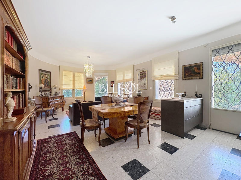 Villa - 220 m² - 5 pièces