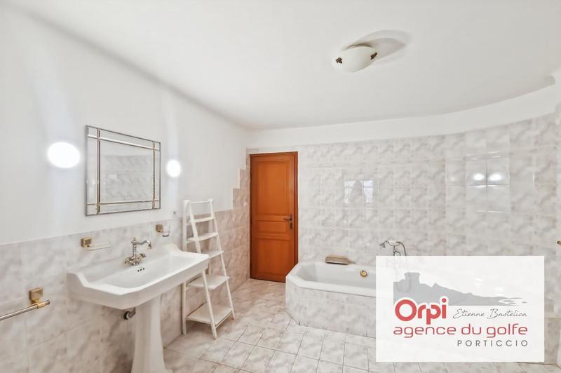 Appartement - 183 m² - 6 pièces