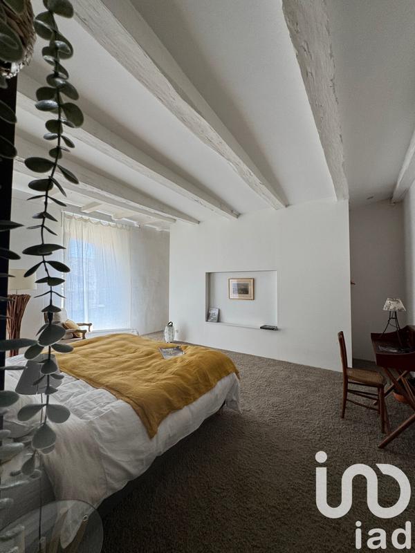 Maison - 247 m² - 8 pièces