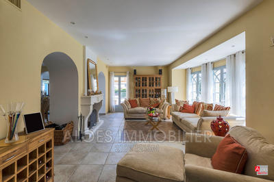 Maison - 180 m² - 6 pièces