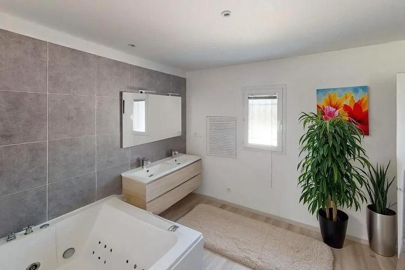 Maison - 121 m² - 5 pièces