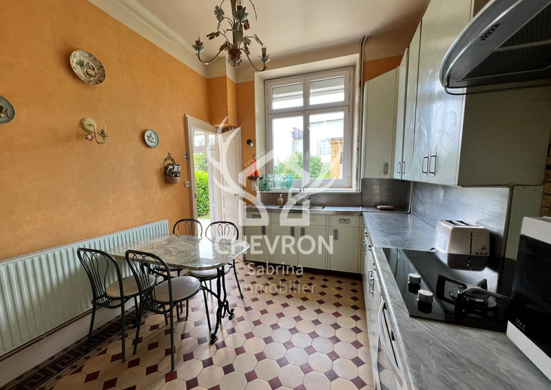 Maison - 259 m² - 10 pièces