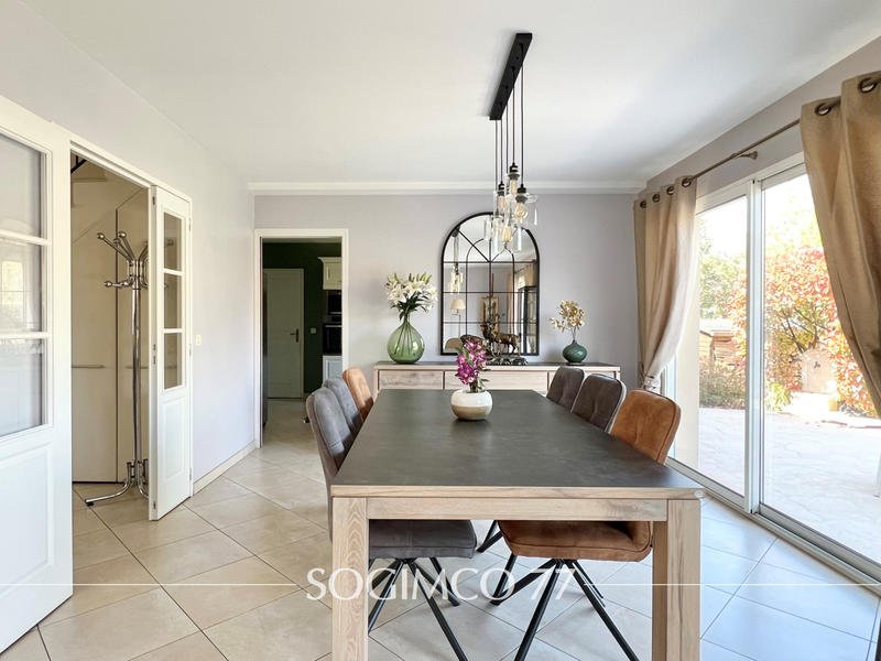 Maison - 179 m² - 7 pièces