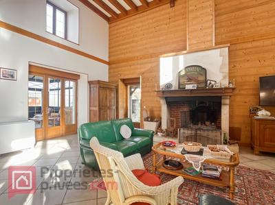 Maison - 260 m² - 9 pièces