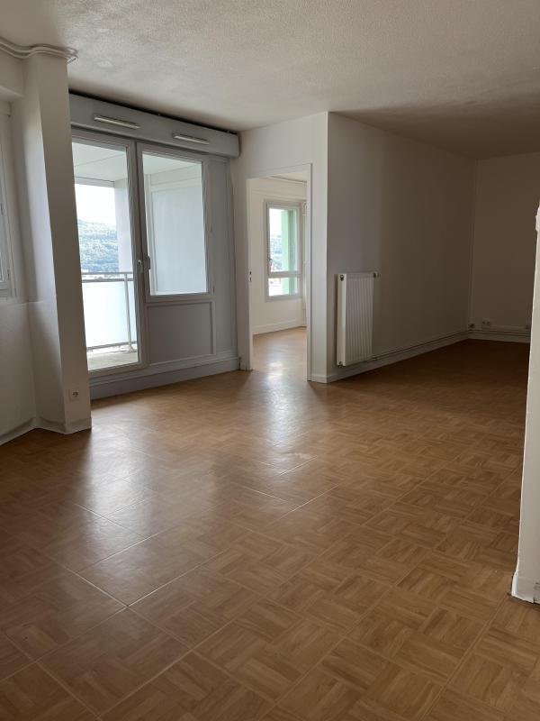 Appartement - 100 m² - 4 pièces