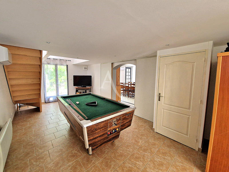 Maison - 258 m² - 9 pièces