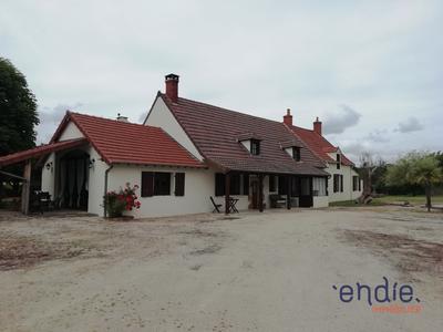 Corps de ferme - 240 m² - 9 pièces