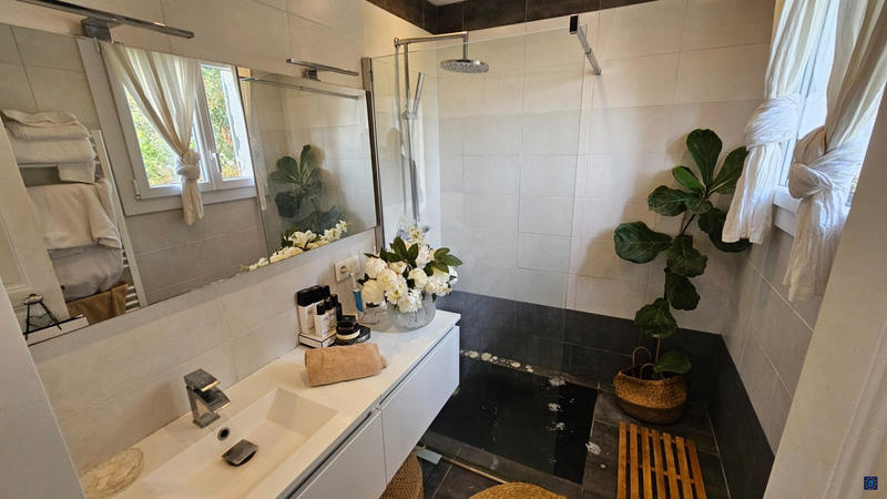 Maison - 198 m² - 7 pièces