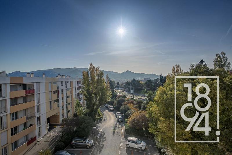 Appartement - 96 m² - 5 pièces