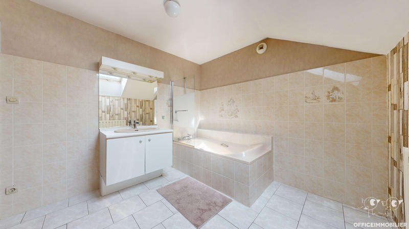 Maison - 200 m² - 6 pièces