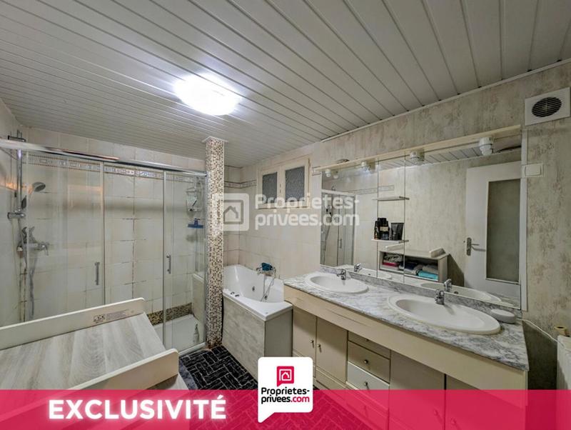 Maison - 222 m² - 9 pièces