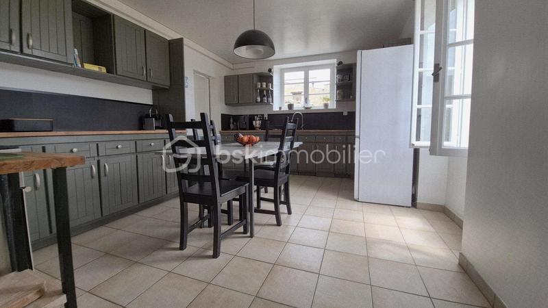 Maison - 210 m² - 7 pièces