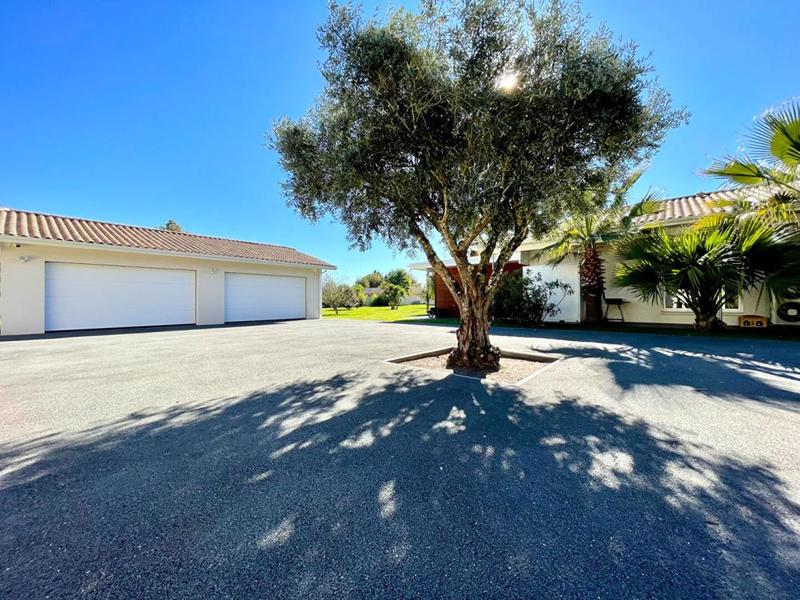 Maison - 252 m² - 5 pièces