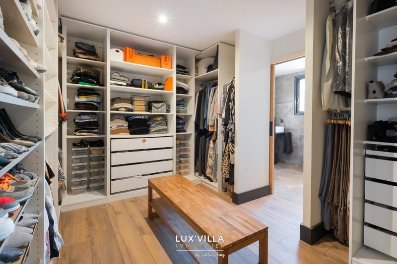 Villa - 295 m² - 10 pièces