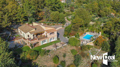 Propriété - 225 m² - 5 pièces