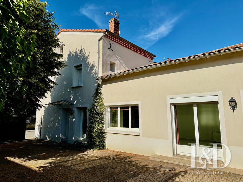 Maison ancienne - 205 m² - 7 pièces
