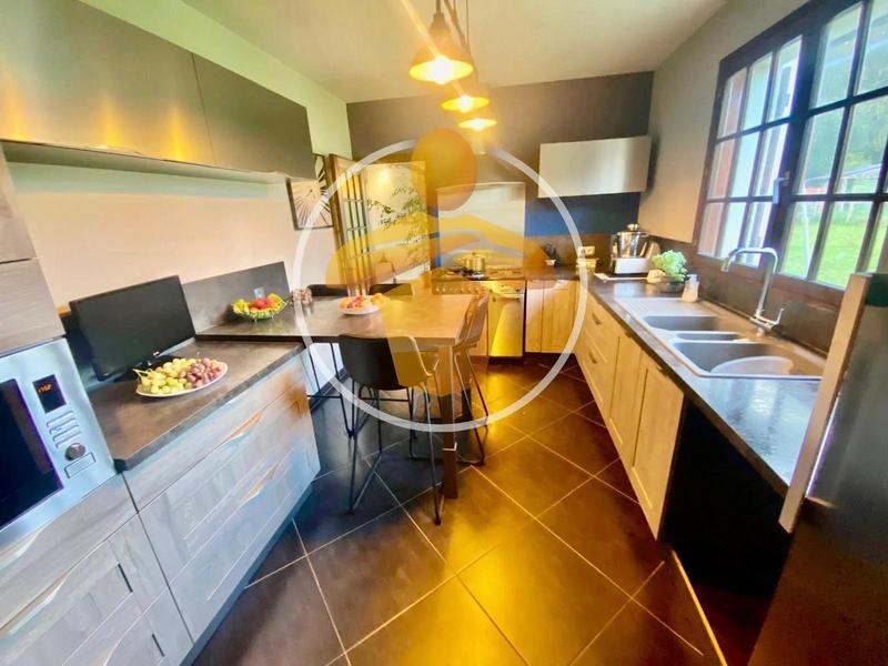 Maison - 140 m² - 5 pièces