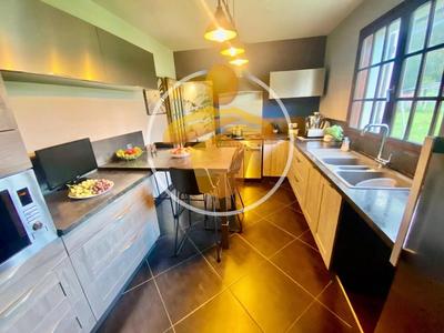 Maison - 140 m² - 5 pièces