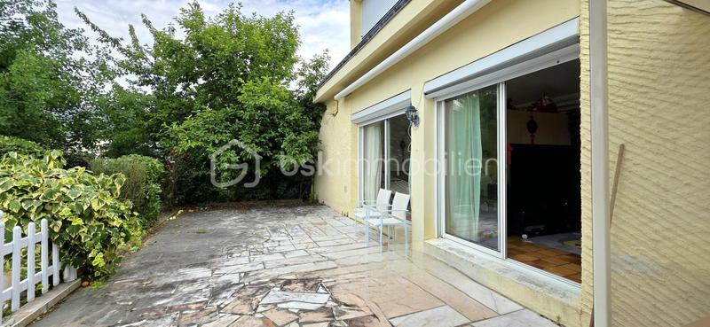 Maison - 263 m² - 10 pièces