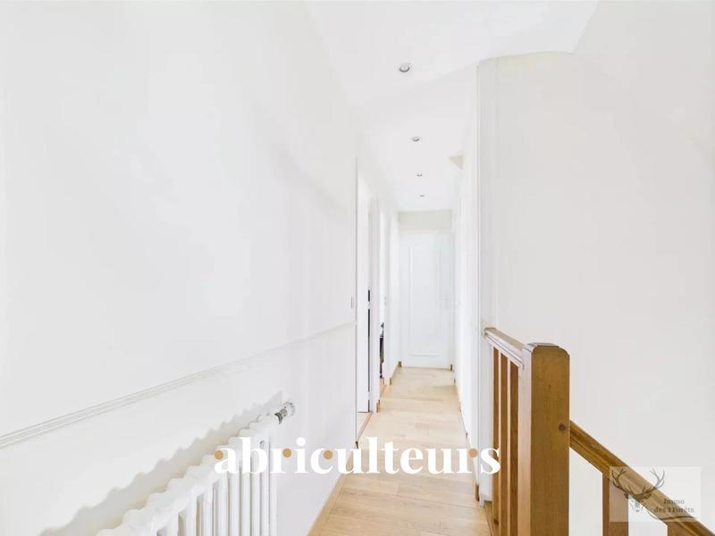 Maison - 200 m² - 11 pièces