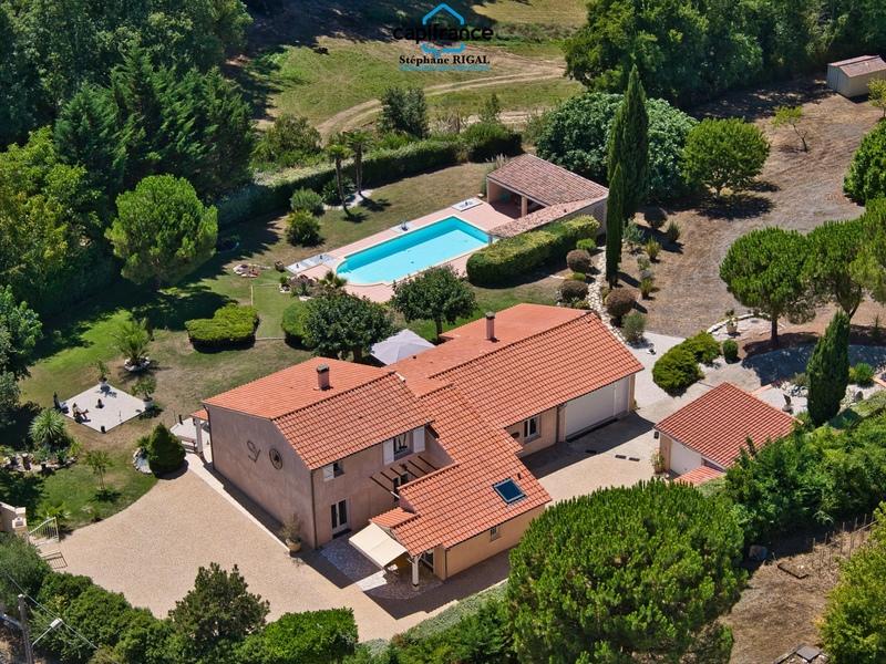 Propriété - 170 m² - 6 pièces