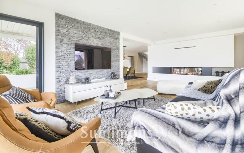 Maison - 250 m² - 8 pièces