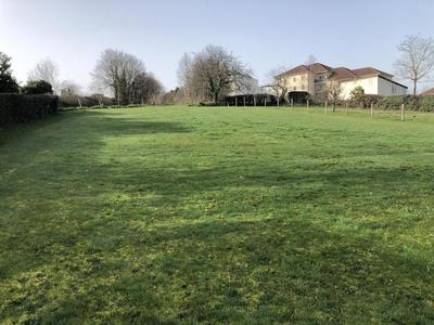 Terrain constructible - 1 800 m²