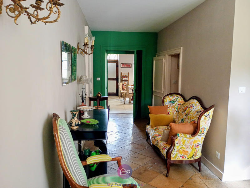 Maison - 390 m² - 11 pièces