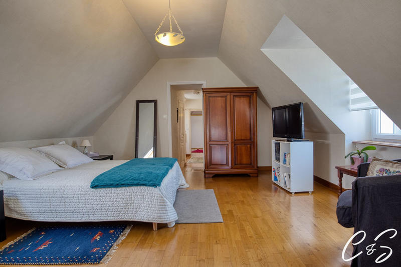 Maison - 219 m² - 8 pièces