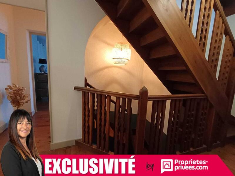 Maison - 221 m² - 7 pièces