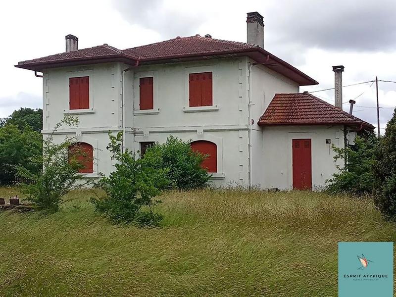 Maison traditionnelle - 195 m² - 11 pièces