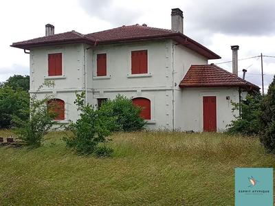 Maison traditionnelle - 195 m² - 11 pièces