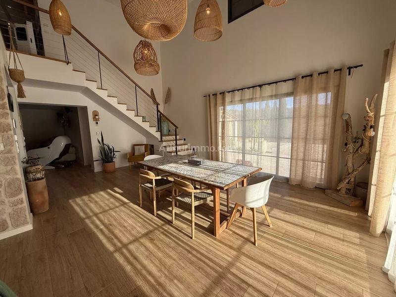 Maison - 212 m² - 8 pièces