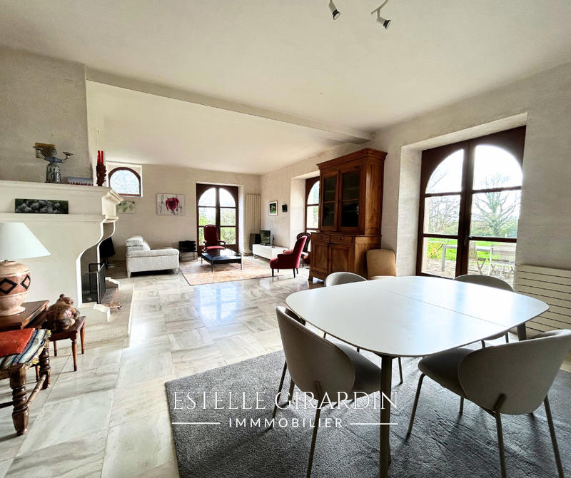 Maison - 210 m² - 7 pièces