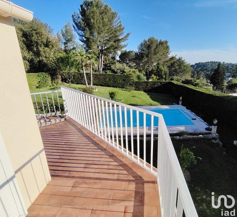 Maison - 215 m² - 5 pièces